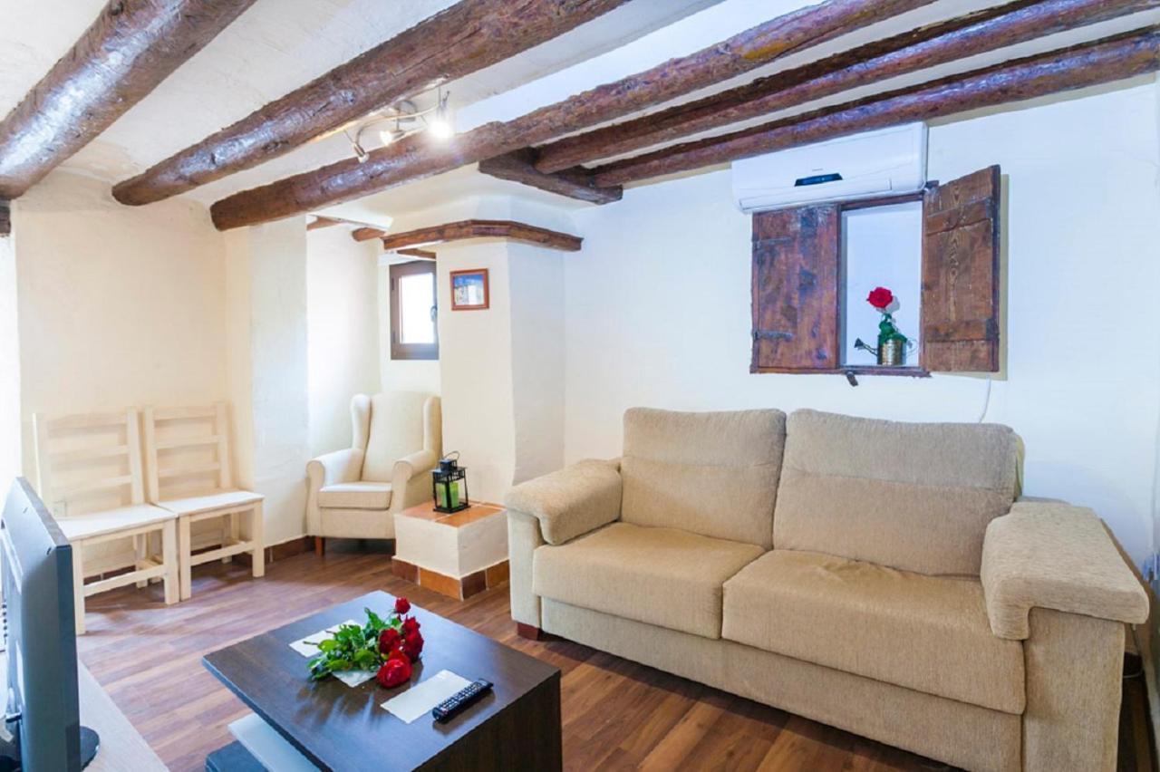 Apartamentos Casa Samper Santa Eulalia de Gállego Quarto foto