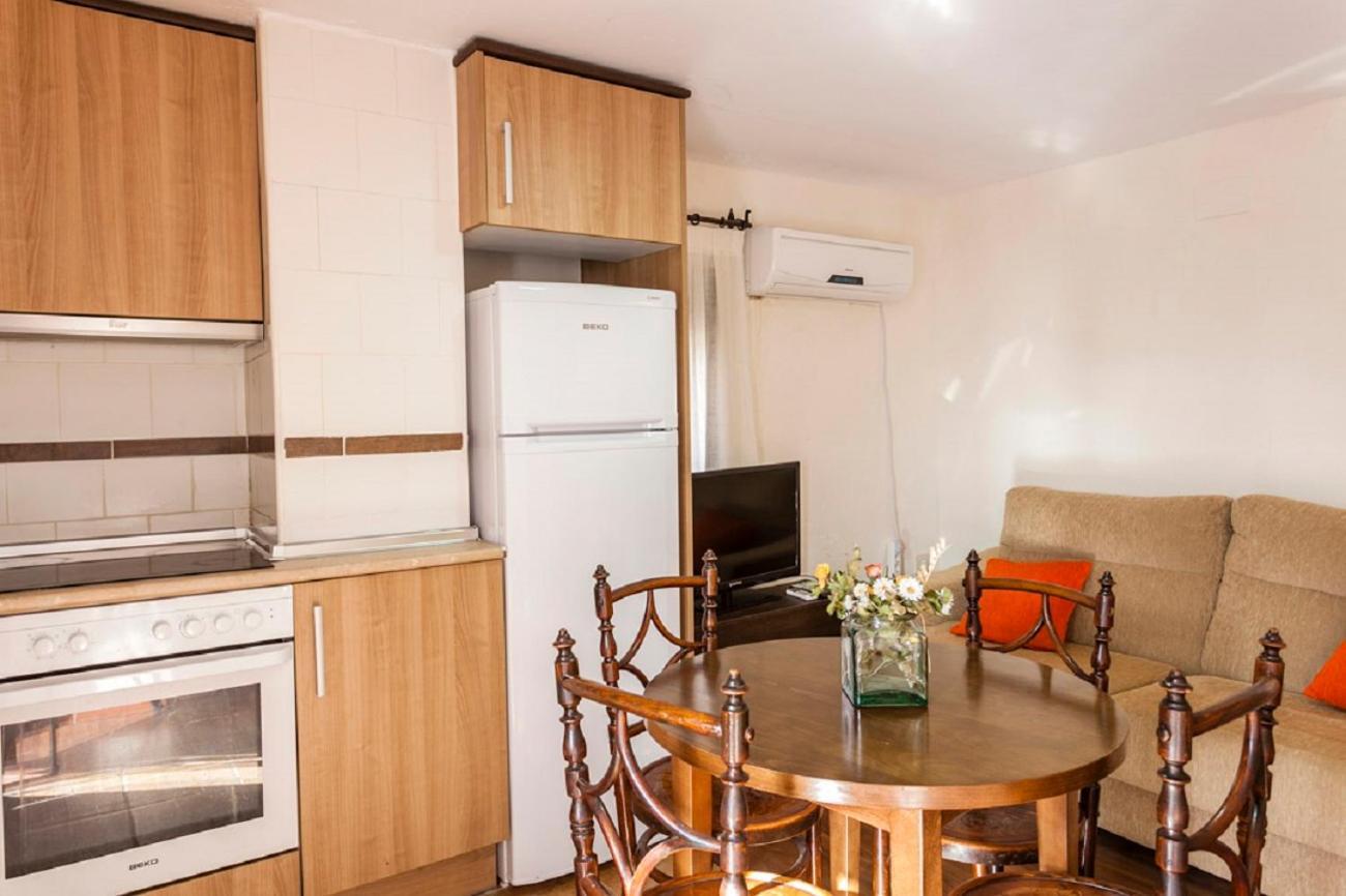 Apartamentos Casa Samper Santa Eulalia de Gállego Quarto foto